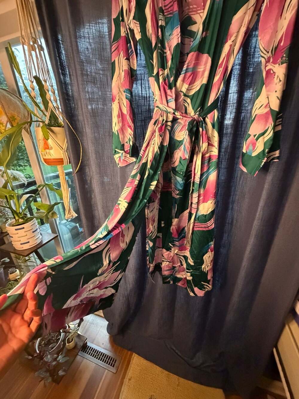 Stars Above Robe Women XS/S Green Tropical Foliage Satin Long Kimono Excellent - Picture 3 of 6